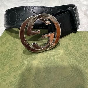 Men's Gucci Signature leather belt